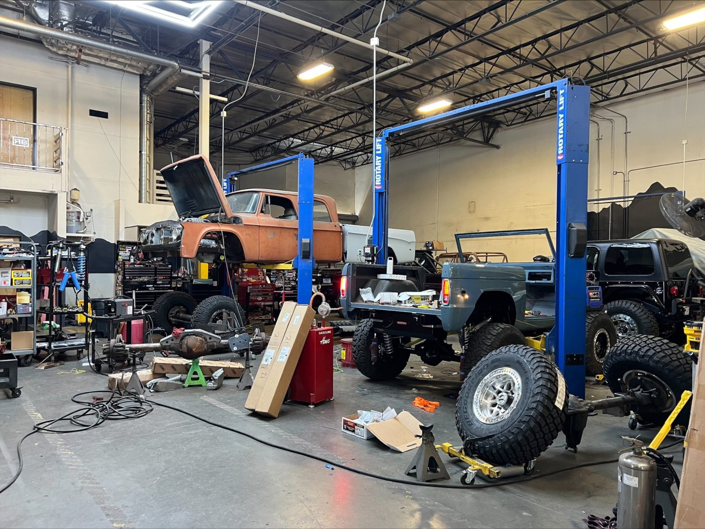 Image of workshop restoring 4x4s